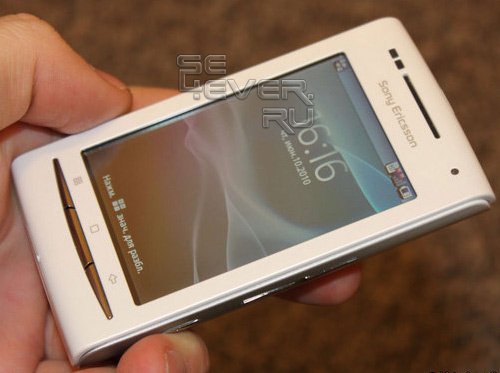 Sony Ericsson Xperia X8.      Android