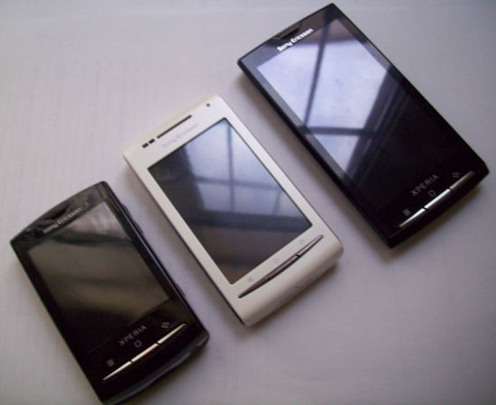  Sony Ericsson Xperia X8.  1